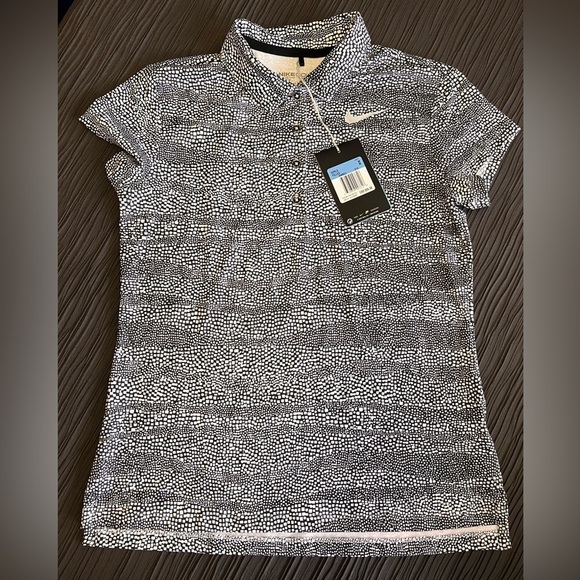 Girls NWT Nike Golf shirt. - Picture 1 of 2